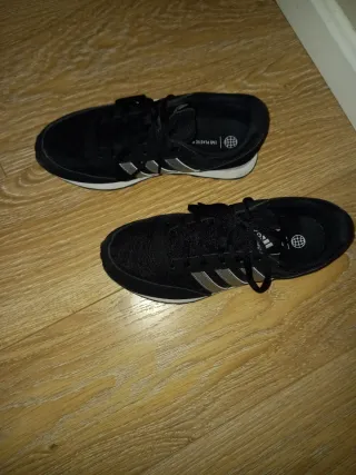 Zapatillas Adidas Negras y Plateadas