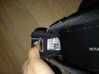 Zapatillas Adidas Negras y Plateadas