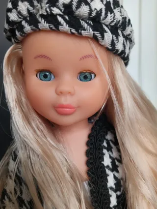 Nancy ojos azules preciosa