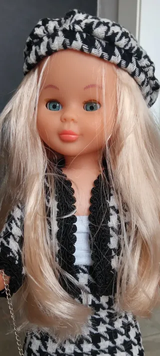 Nancy ojos azules preciosa