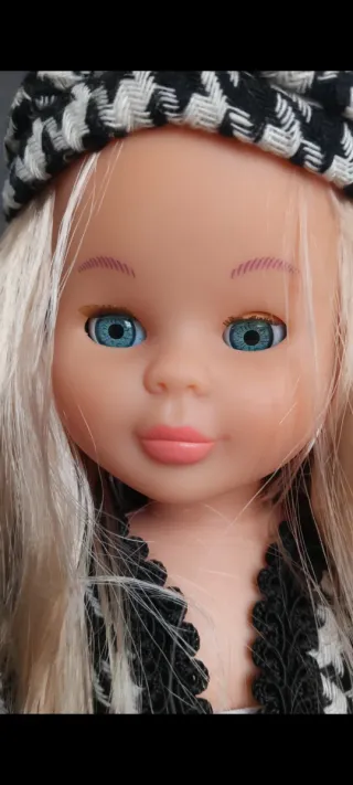 Nancy ojos azules preciosa