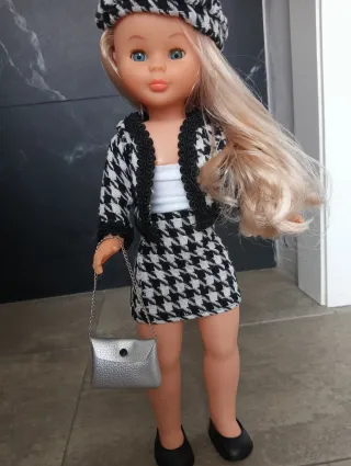 Nancy ojos azules preciosa