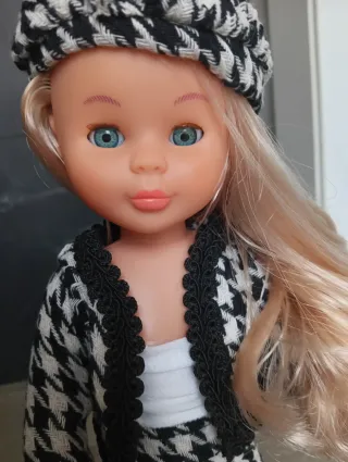 Nancy ojos azules preciosa