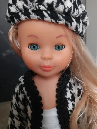 Nancy ojos azules preciosa