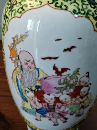 Vaso Cinese in Stile "Famille Rose"