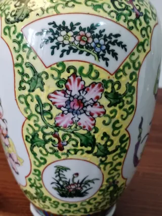 Vaso Cinese in Stile "Famille Rose"