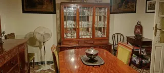 Mesa de comedor antigua de madera y metal