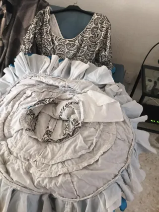 Traje de flamenca  volantes , de lozano villa t 46