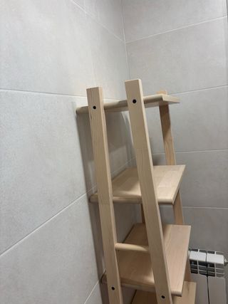 Estantería vilto Escalera Madera Ikea y taburete