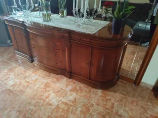 Mueble de salón clásico madera y cristal