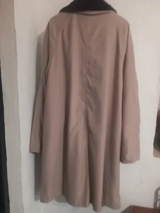 Abrigo talla 52 con cuello de pelo