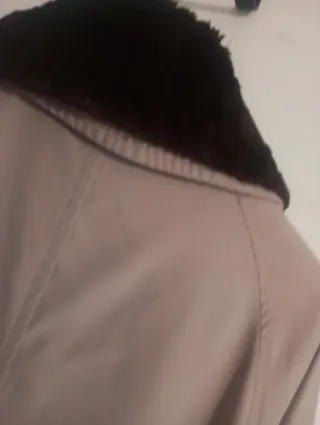 Abrigo talla 52 con cuello de pelo