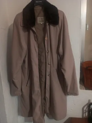 Abrigo talla 52 con cuello de pelo