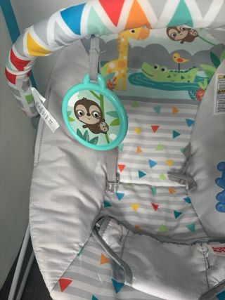 Hamaca para bebé con juguetes y vibración