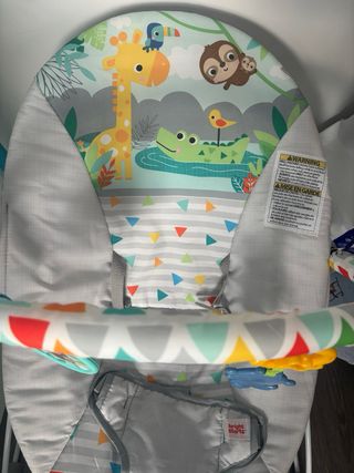 Hamaca para bebé con juguetes y vibración