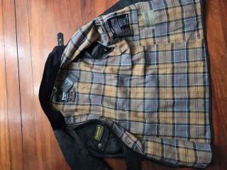 Chaqueta Barbour International Slim Negra