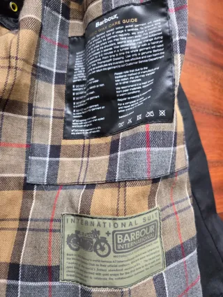 Chaqueta Barbour International Slim Negra