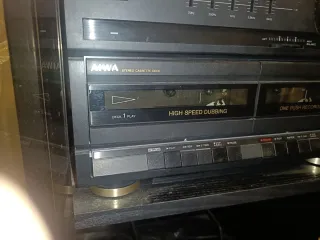 Minicadena Aiwa Negra con mueble.