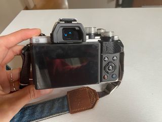 Olympus OM-D E-M10 II Plata + Objetivo 14-42mm