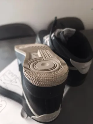 Nike Air Force 1 Mid nere e bianche