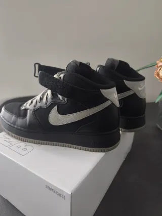 Nike Air Force 1 Mid nere e bianche