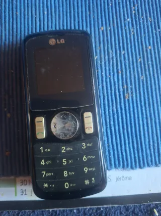 Teléfono LG Negro con Batería