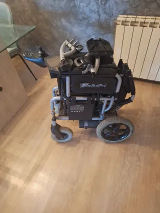 Silla de ruedas eléctrica MedicalPro plegable