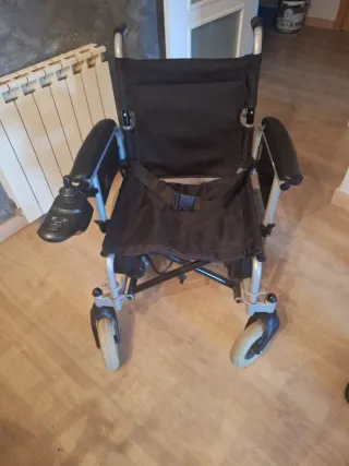 Silla de ruedas eléctrica MedicalPro plegable
