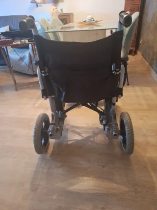 Silla de ruedas eléctrica MedicalPro plegable