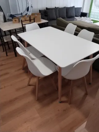 Mesa de comedor blanca con 6 sillas