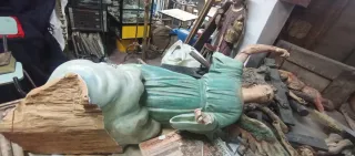 Antigüedades varias de muchos siglos atrás.