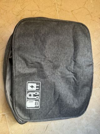 Organizador de cables y accesorios