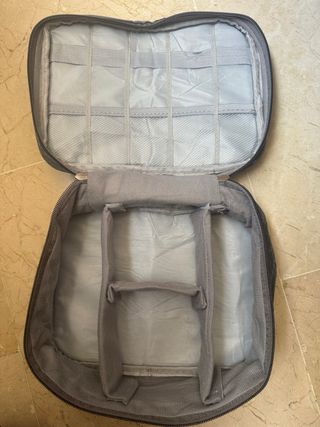 Organizador de cables y accesorios