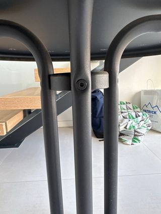 Mesa redonda exterior negra