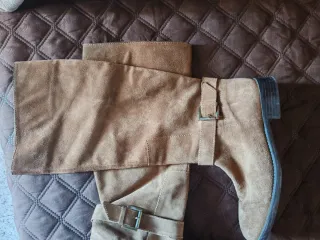 Botas de ante marrones