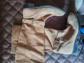 Botas de ante marrones