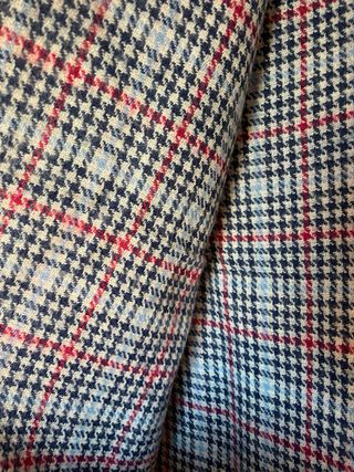 Bufanda a cuadros azul y roja