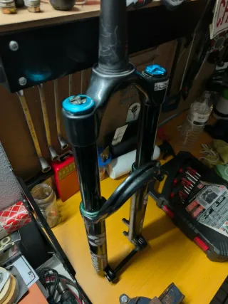 Suspensão Fox 36 Performance Grip 2 (29)