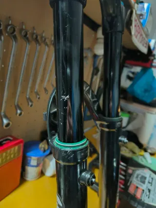 Suspensão Fox 36 Performance Grip 2 (29)