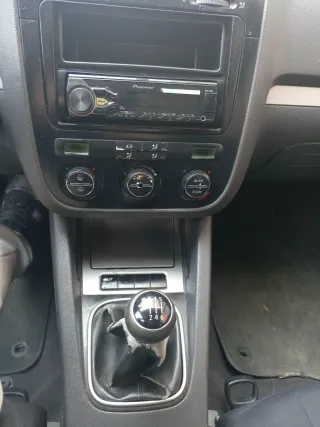 Volkswagen Golf 5  1.6 FSI gasolina pegatina B