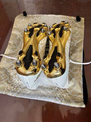 Botas de fútbol Skechers Oro y Blanco