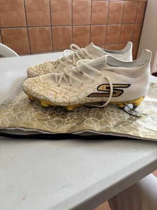 Botas de fútbol Skechers Oro y Blanco