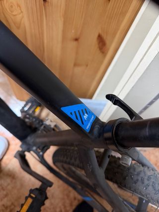 Bicicleta Btwin Negra y azul