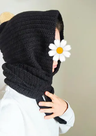 Bufanda con capucha tejida a mano