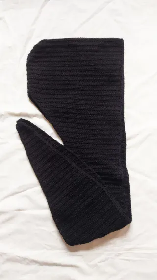 Bufanda con capucha tejida a mano