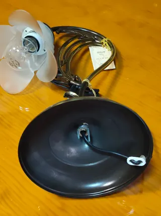 Lámpara de mesa artesanal dorada