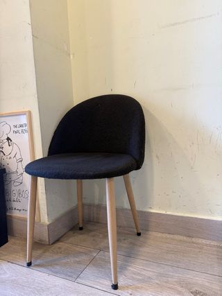 Mesa de comedor y sillas de bar