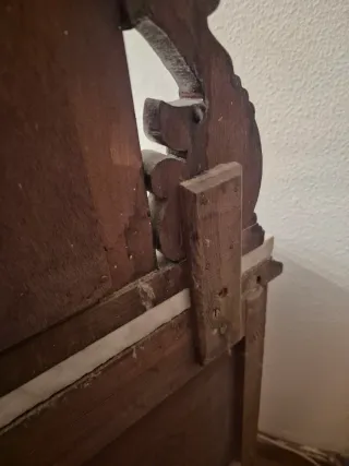 Cómoda de dormitorio con mármol y madera