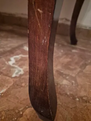 Cómoda de dormitorio con mármol y madera