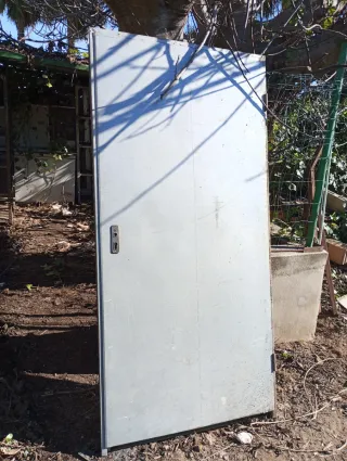 Puerta de acero inoxidable